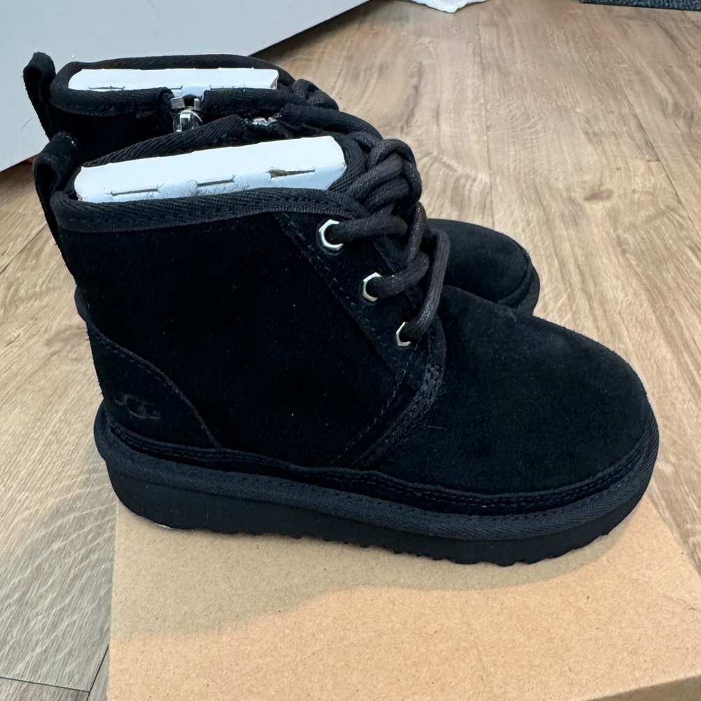 Kids Uggs Size 10 never worn never tried on Brand New